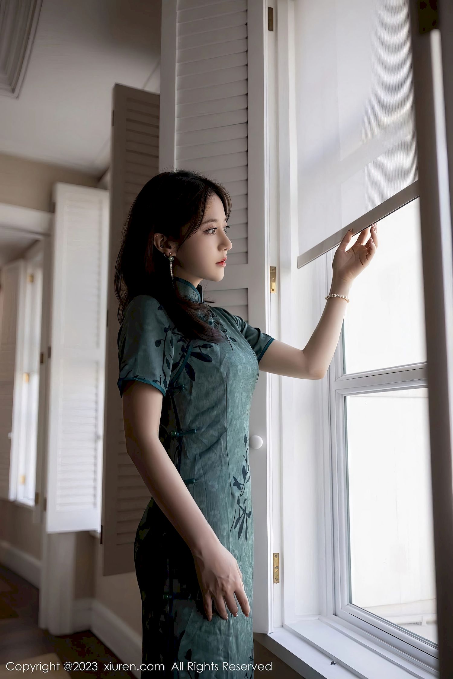 [XiuRen秀人网] No.6893 鱼子酱Fish – 旗袍+修长美腿巴厘岛旅拍-御萝部落