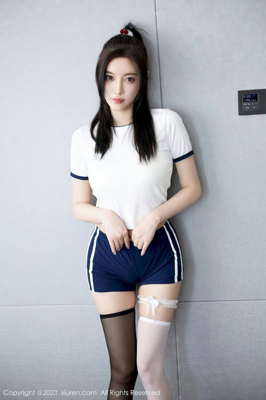 [秀人XiuRen] No.6337 杨晨晨 - 白色收身上衣+蓝色短裤性感写真-御萝部落