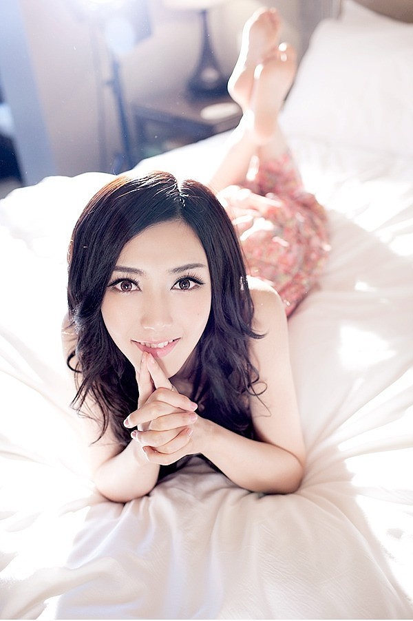 足球宝贝耶律雪儿床上写真1