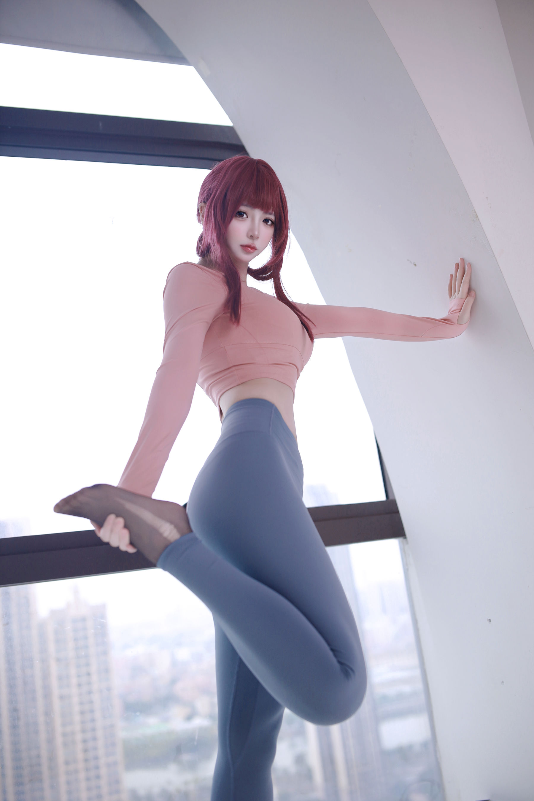 疯猫ss粉色上衣搭配瑜伽紧身裤性感写真