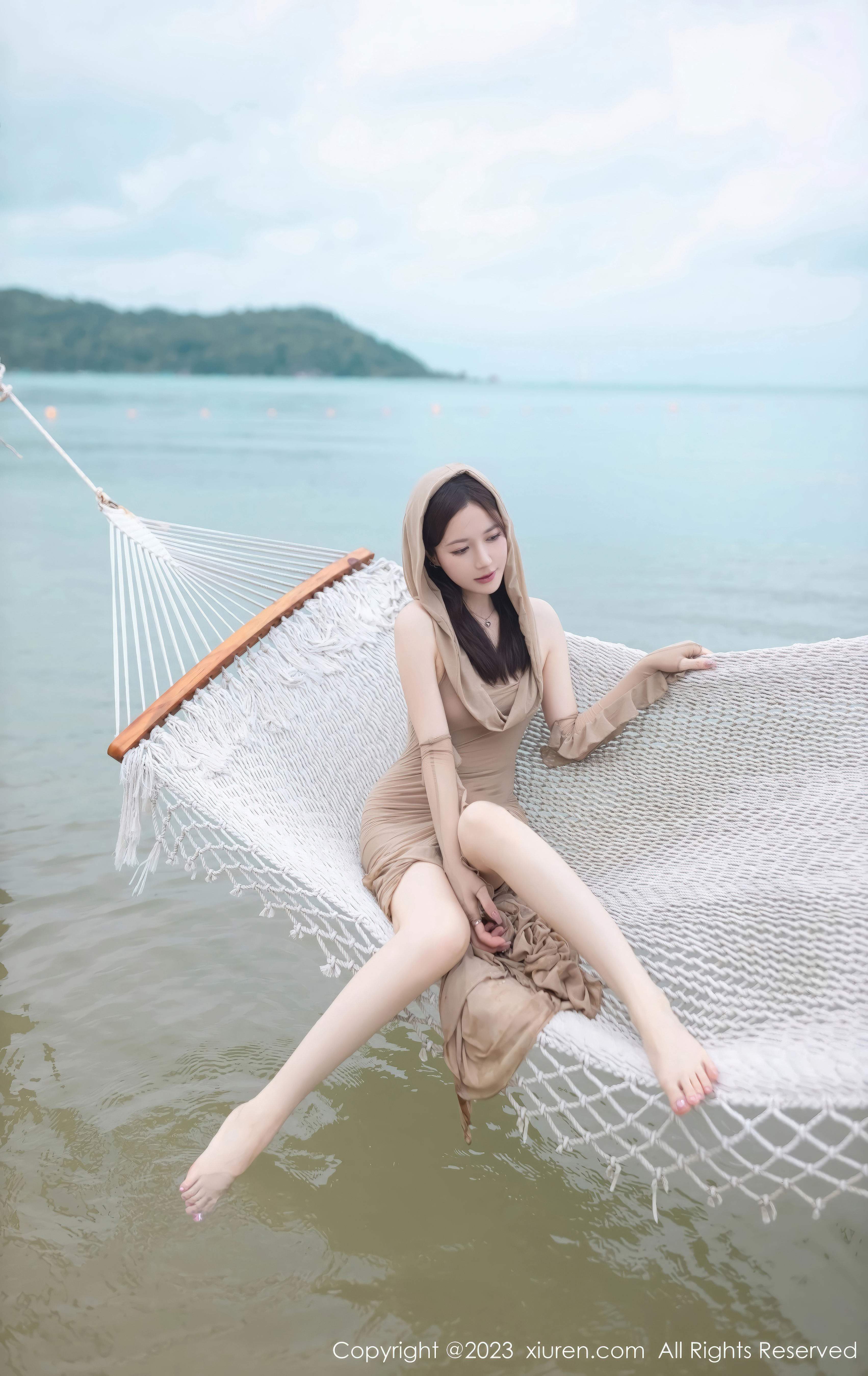 鱼子酱Fish - 连衣长裙+沙滩场景性感写真