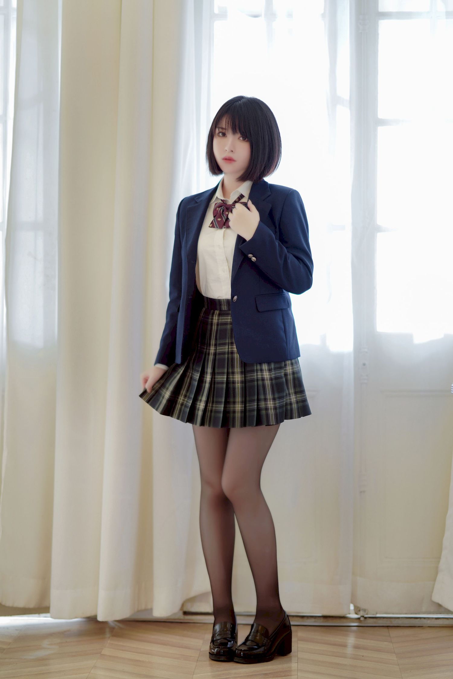 短发美女半半子_黑丝JK制服彼女の主题性感写真-御萝部落