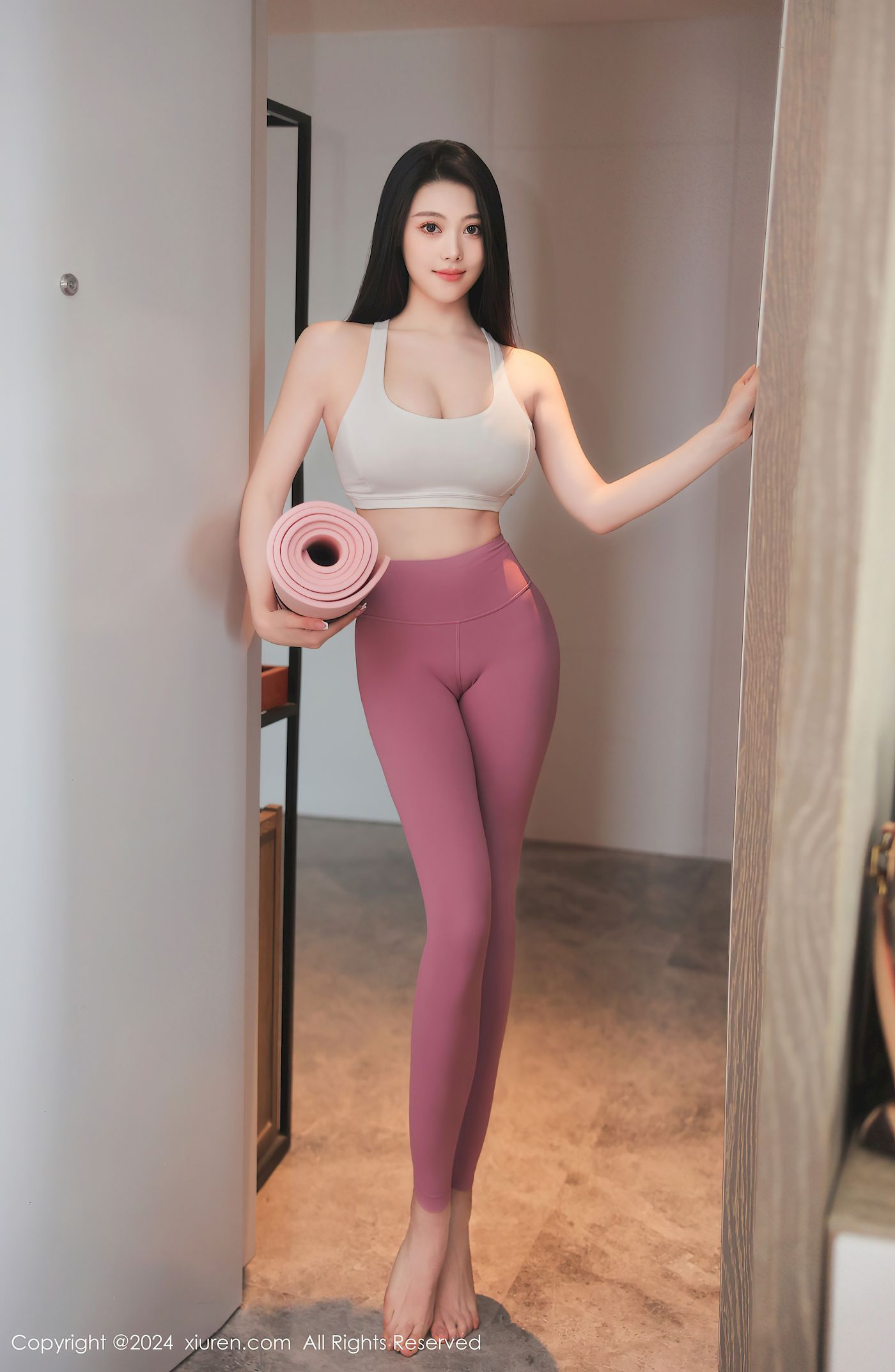 秀人网新人模特清妙粉色瑜伽服饰苗条身姿首套写真-御萝部落