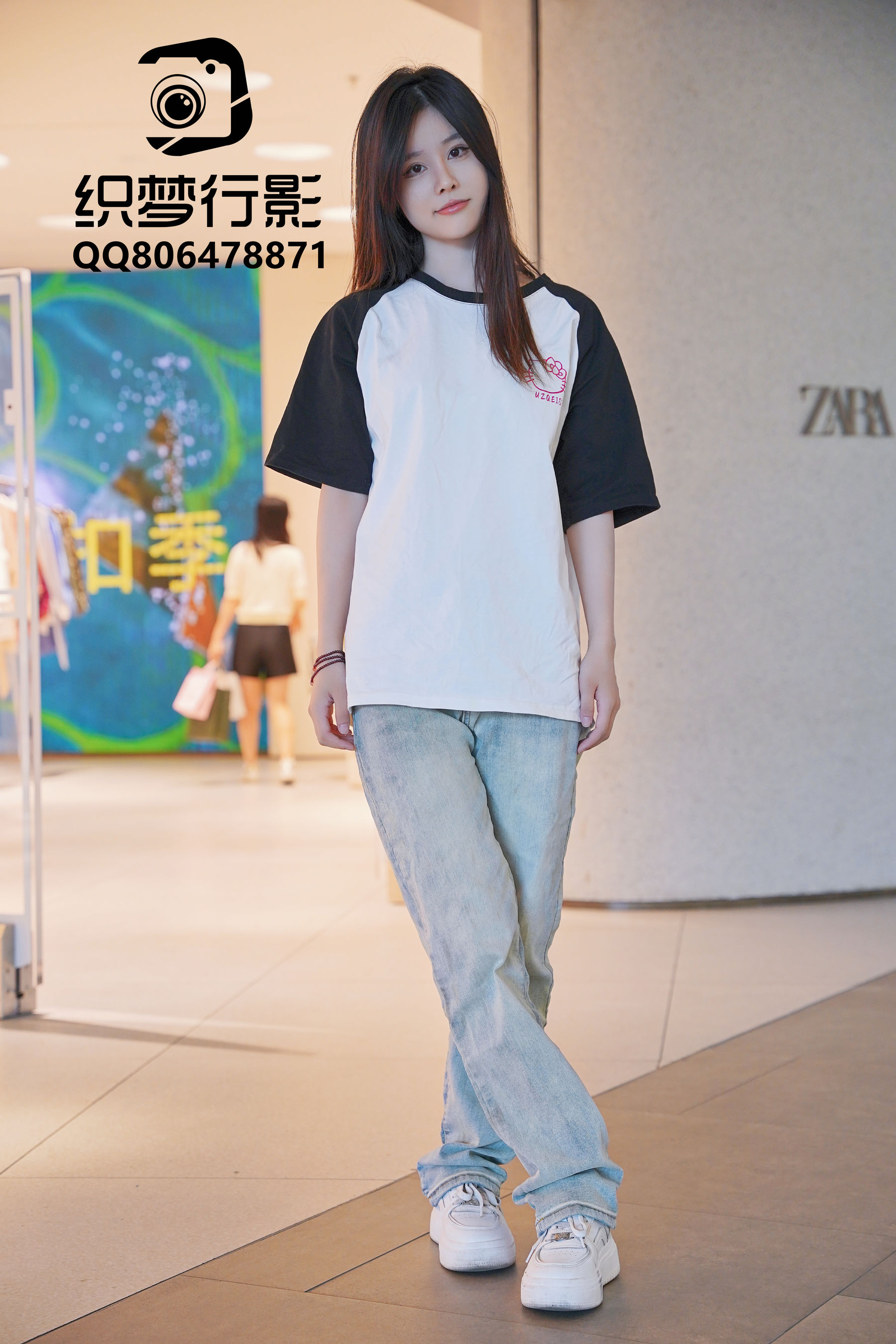 织梦映像长发美女白色上衣牛仔裤百货主题写真-御萝部落
