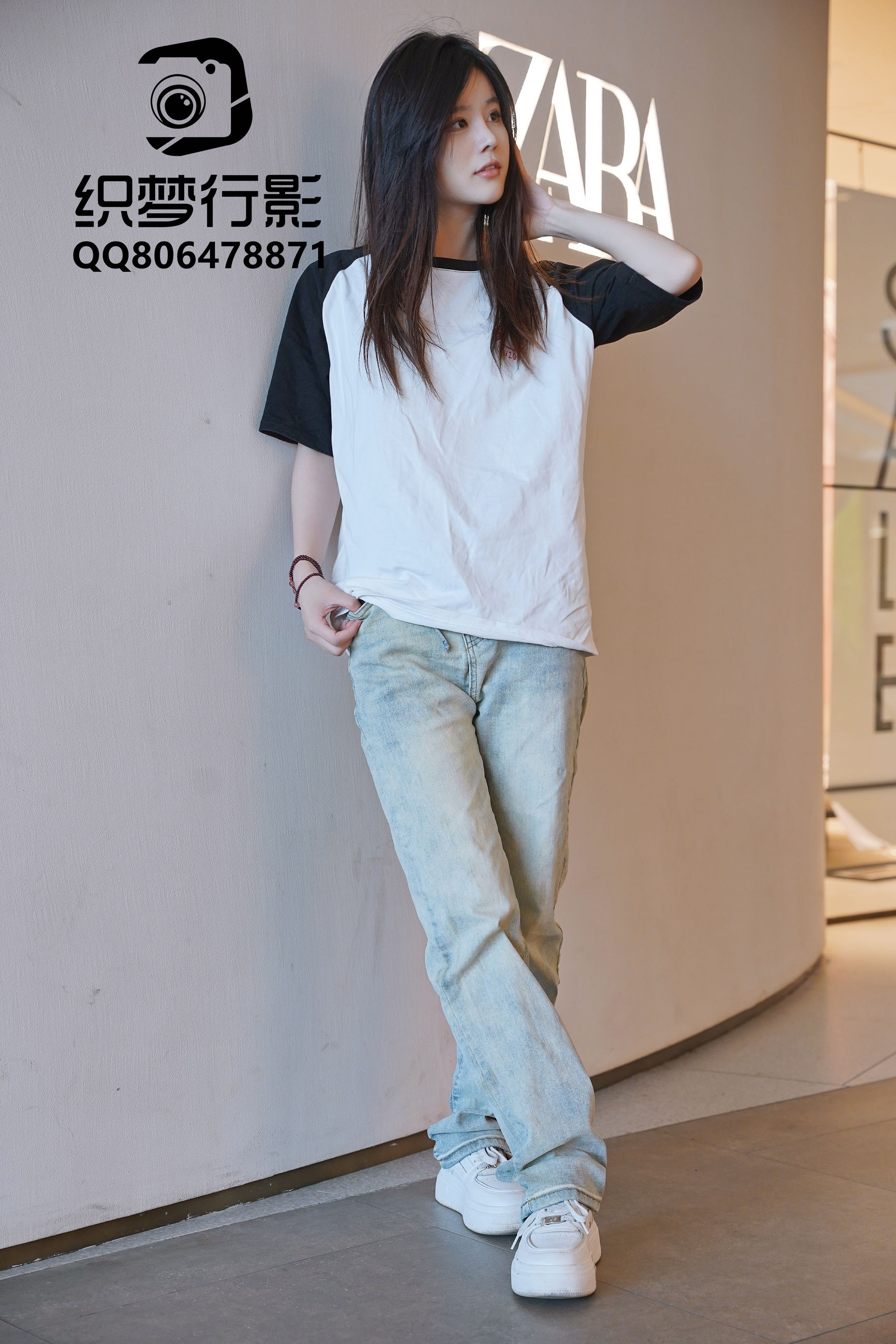 长发美女白色上衣牛仔裤清纯写真