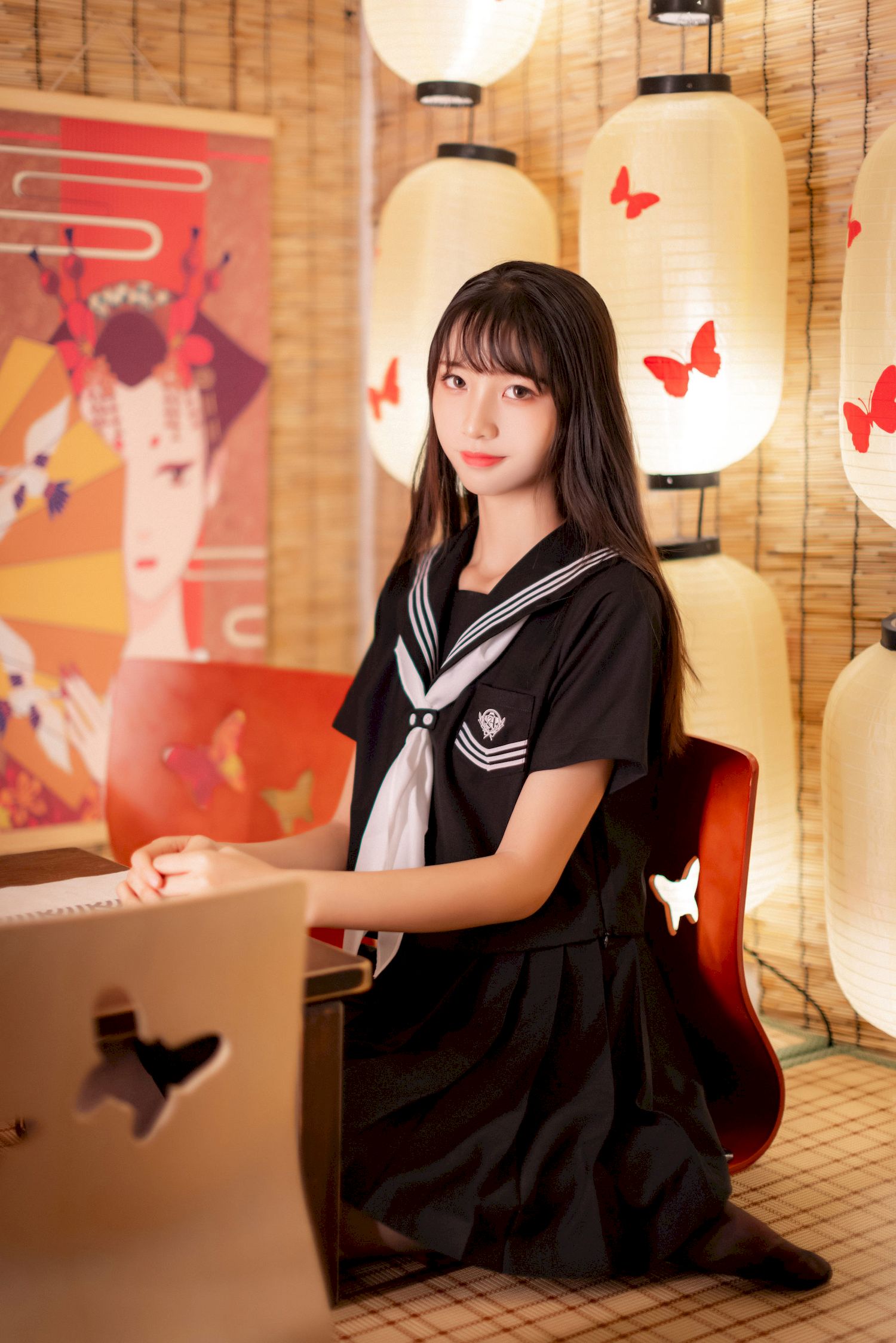 清纯妹子西呱呀呀呀JK制服搭配黑丝日系风格写真-御萝部落