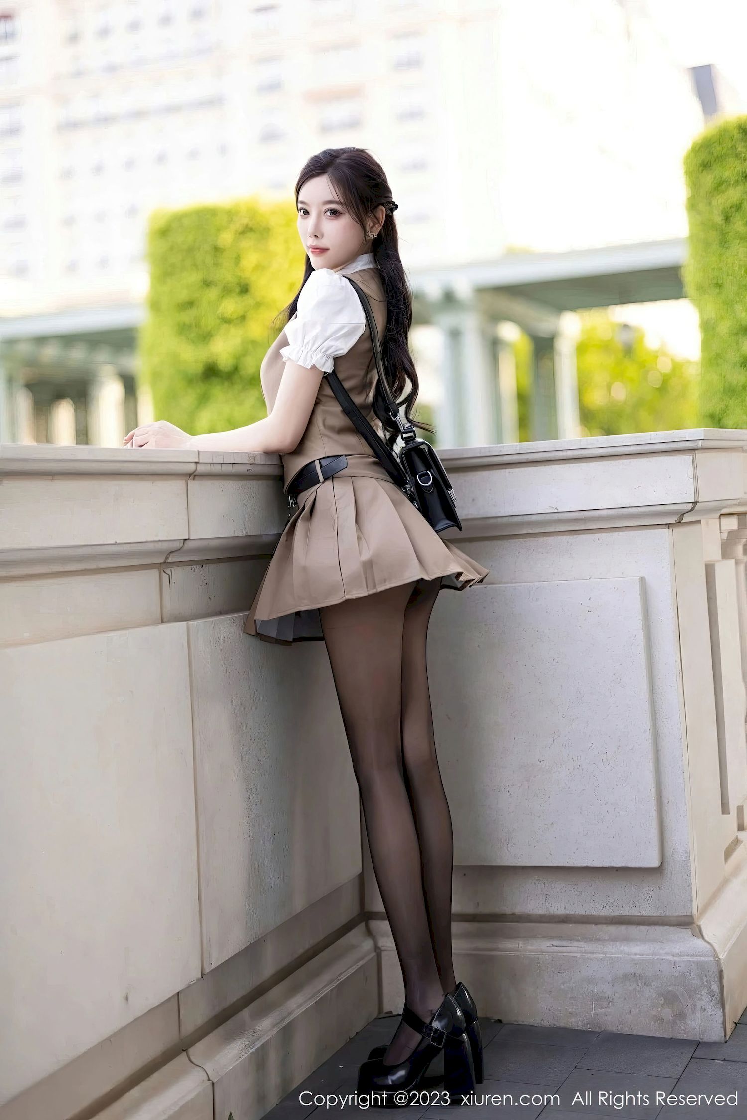 杨晨晨Yome - 杏色上衣+魅惑黑丝安吉旅拍