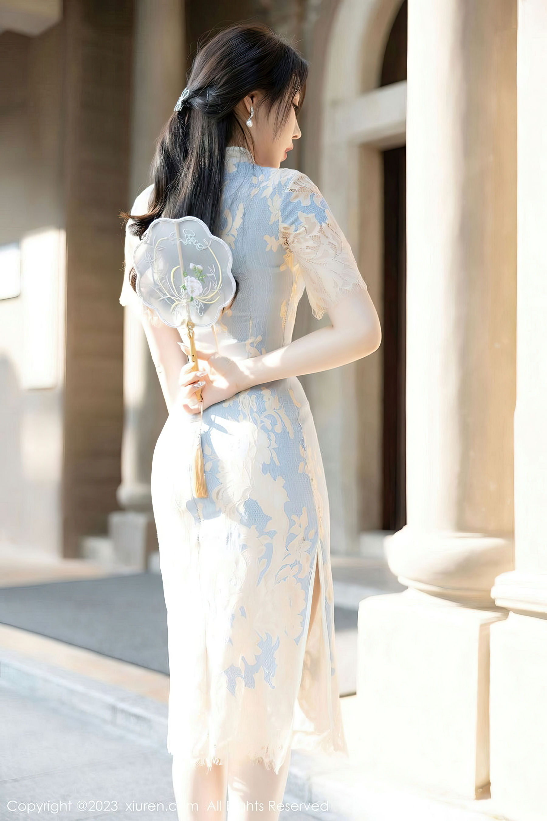 徐莉芝Booty - 浅色旗袍+诱人丝袜海南岛旅拍